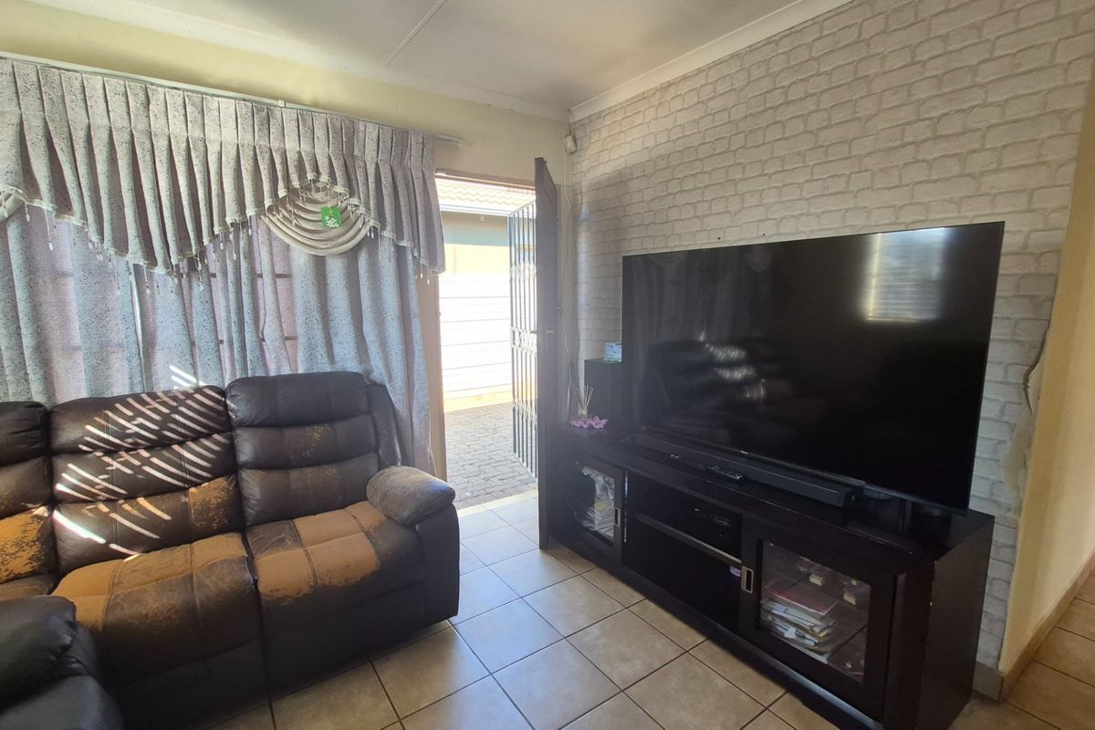 Cozy Sky City Home with Safe Parking - Photo 2