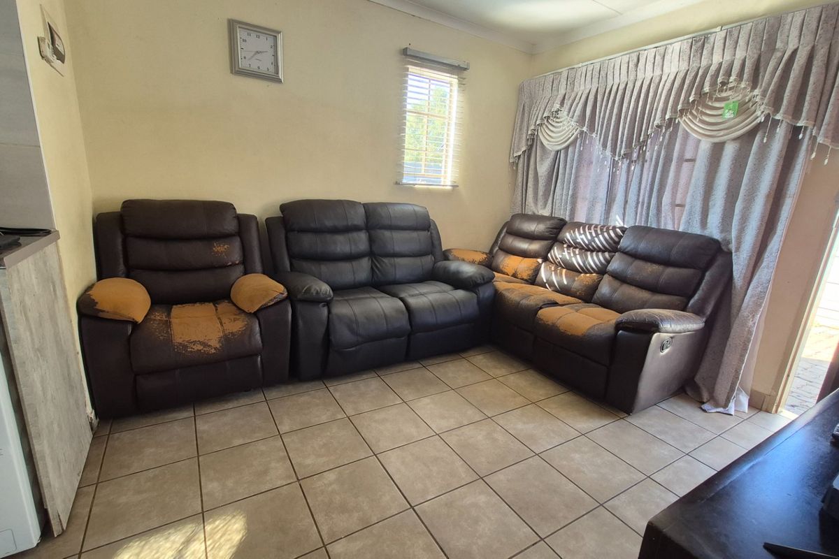 Cozy Sky City Home with Safe Parking - Photo 3