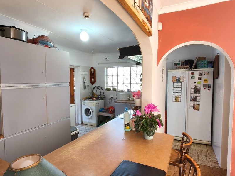 Charming Helderkruin Home with Duplex Flatlet - Photo 8