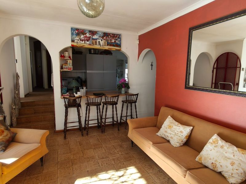 Charming Helderkruin Home with Duplex Flatlet - Photo 5