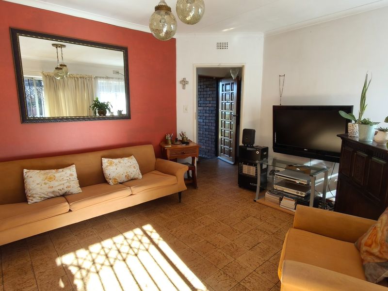 Charming Helderkruin Home with Duplex Flatlet - Photo 6