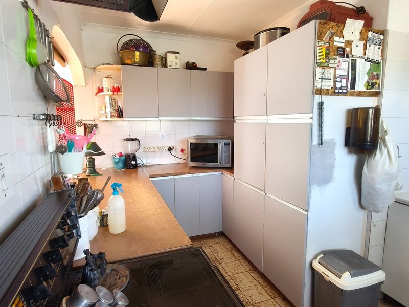 Charming Helderkruin Home with Duplex Flatlet - Photo 10