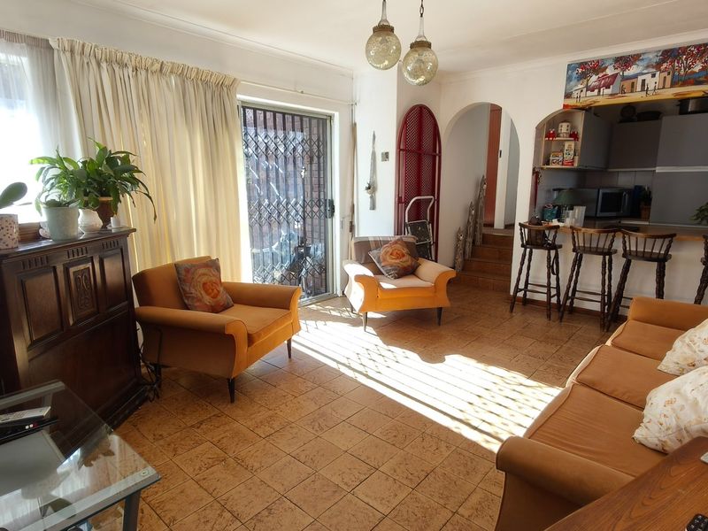 Charming Helderkruin Home with Duplex Flatlet - Photo 4