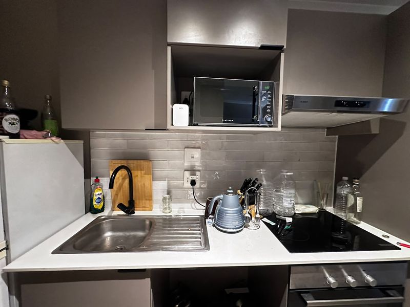 Modern Bachelor Apartment at Bedfordview - Photo 2