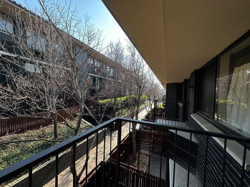 Modern Bachelor Apartment at Bedfordview - Photo 10