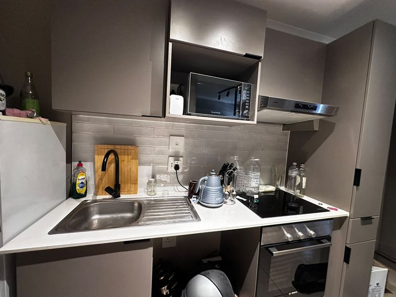 Modern Bachelor Apartment at Bedfordview - Photo 3