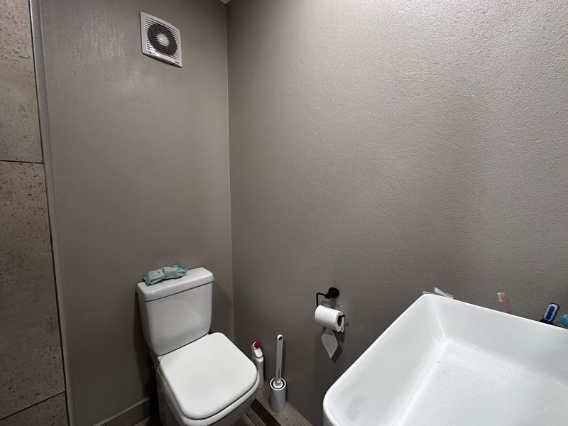 Modern Bachelor Apartment at Bedfordview - Photo 5