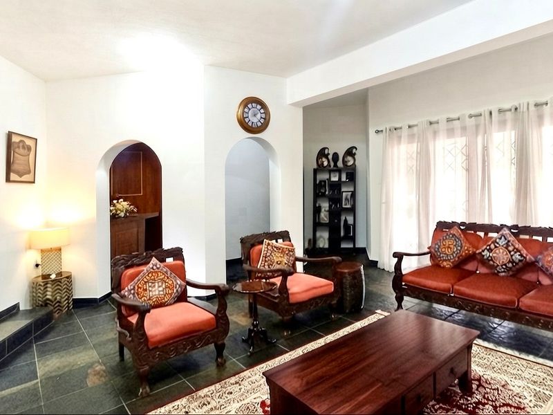 Spacious Northcliff home with 5 beds and 5 baths - Photo 4