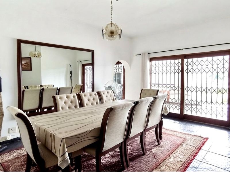 Spacious Northcliff home with 5 beds and 5 baths - Photo 5