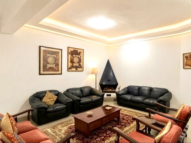 Spacious Northcliff home with 5 beds and 5 baths - Photo 9