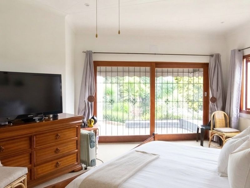 Spacious Northcliff home with 5 beds and 5 baths - Photo 10