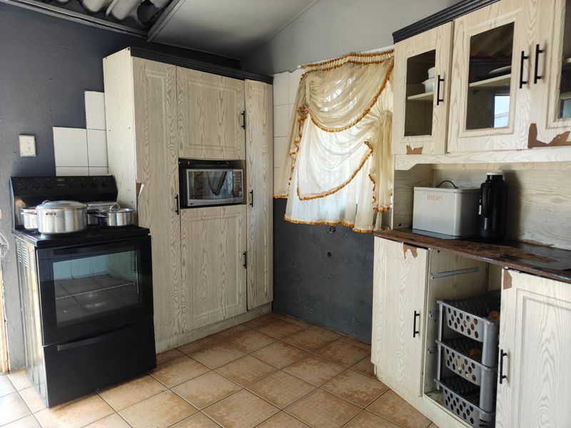 Family Home for sale - Photo 3
