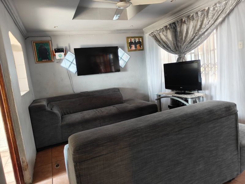 Family Home for sale - Photo 5