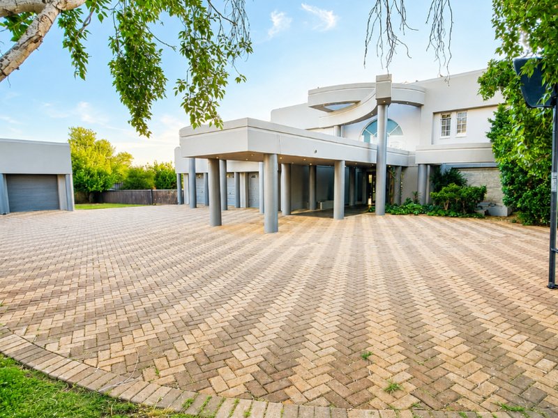 Luxury living with Endless Potential in Wilkoppies, Klerksdorp - Photo 2