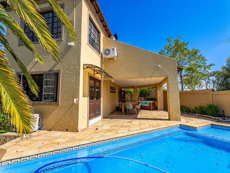 LUXURIOUS FAMILY LIVING IN MONTE SOLO ESTATE - Photo 2
