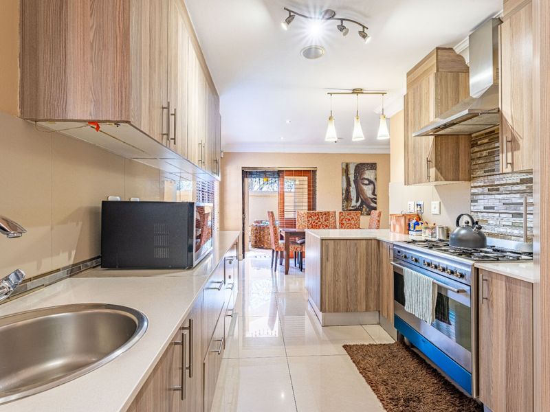 LUXURIOUS FAMILY LIVING IN MONTE SOLO ESTATE - Photo 4