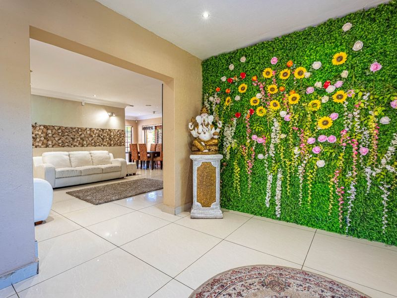 LUXURIOUS FAMILY LIVING IN MONTE SOLO ESTATE - Photo 8