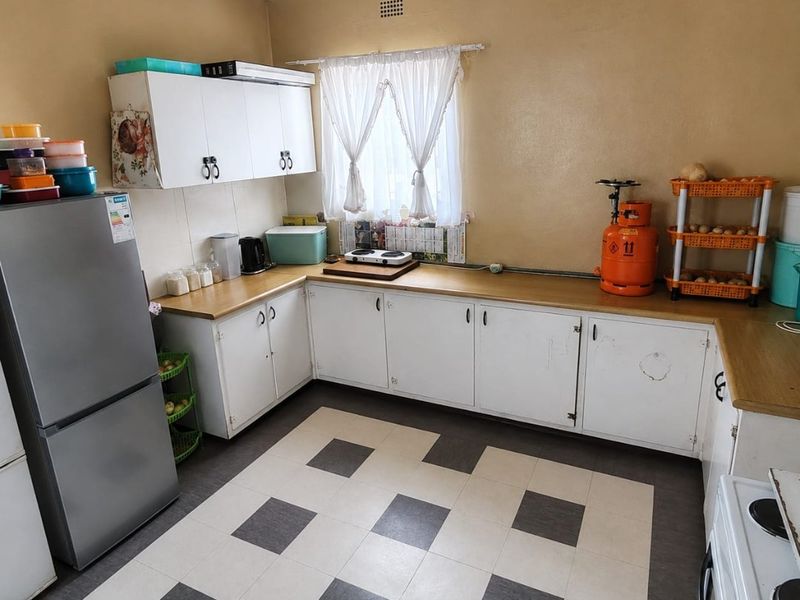 8 Bedroom House for Sale in Amalinda - Photo 3