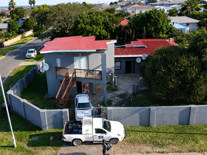 8 Bedroom House for Sale in Amalinda - Photo 2