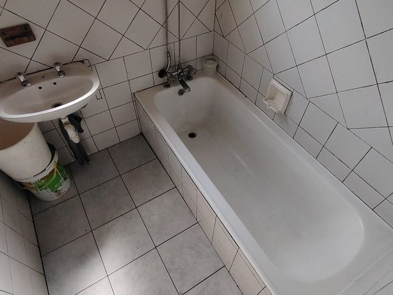 8 Bedroom House for Sale in Amalinda - Photo 4