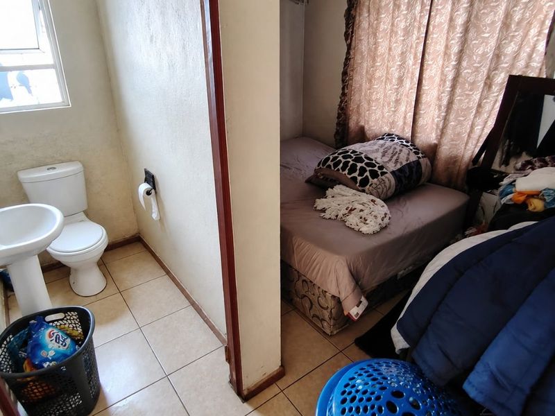8 Bedroom House for Sale in Amalinda - Photo 8
