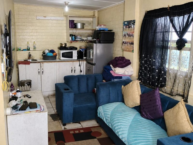 8 Bedroom House for Sale in Amalinda - Photo 7