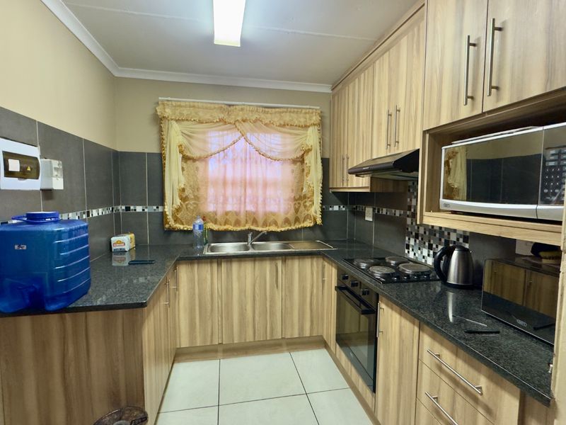 Cozy Home in Ellaton with Great Potential - Photo 3