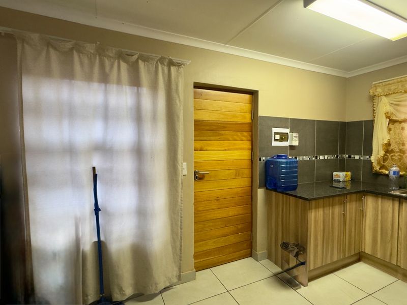 Cozy Home in Ellaton with Great Potential - Photo 4