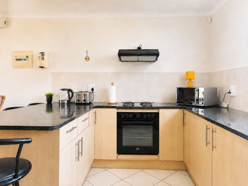 Fully Furnished Apartment with Confirmed December Bookings - Photo 9