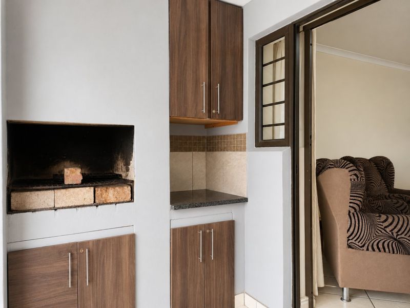 Fully Furnished Apartment with Confirmed December Bookings - Photo 4