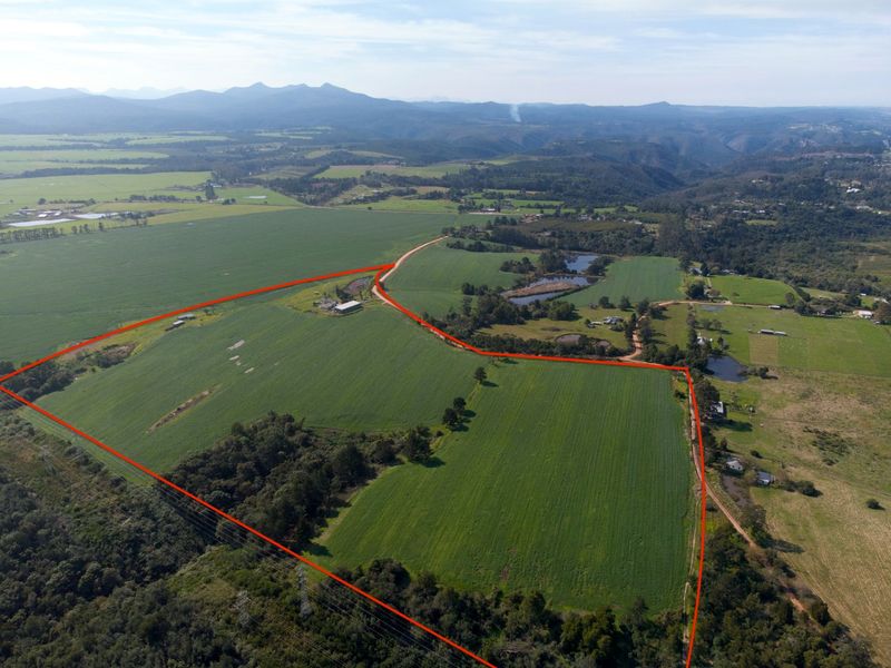 Expansive farm in scenic surrounds - Photo 4