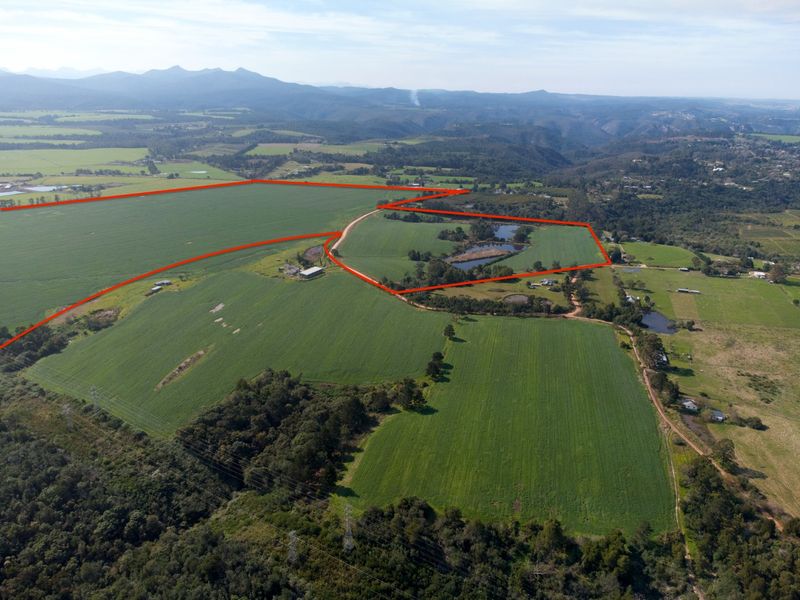 Expansive farm in scenic surrounds - Photo 6