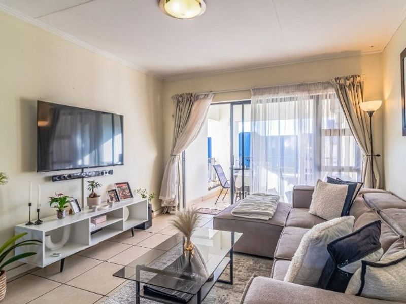 Spacious 2-Bedroom Townhouse with Pool & 24/7 Security - Photo 7