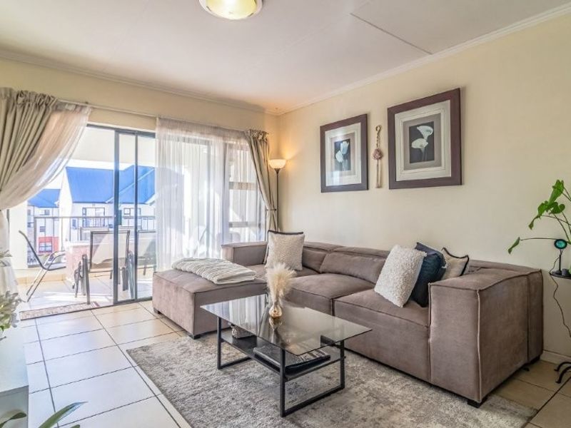 Spacious 2-Bedroom Townhouse with Pool & 24/7 Security - Photo 6