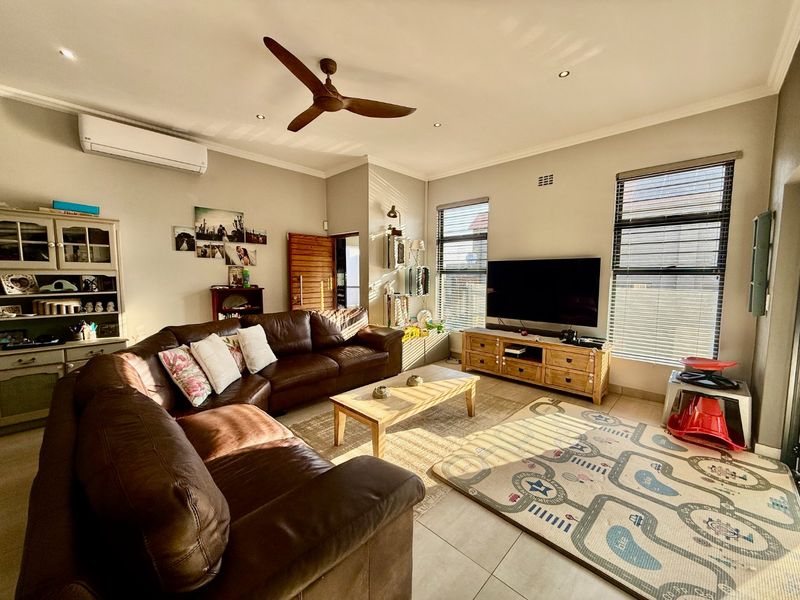 Modern Family Home in Secure Gateway Manor Estate - Photo 2