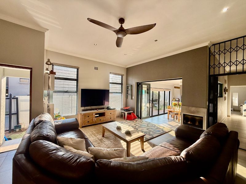 Modern Family Home in Secure Gateway Manor Estate - Photo 3