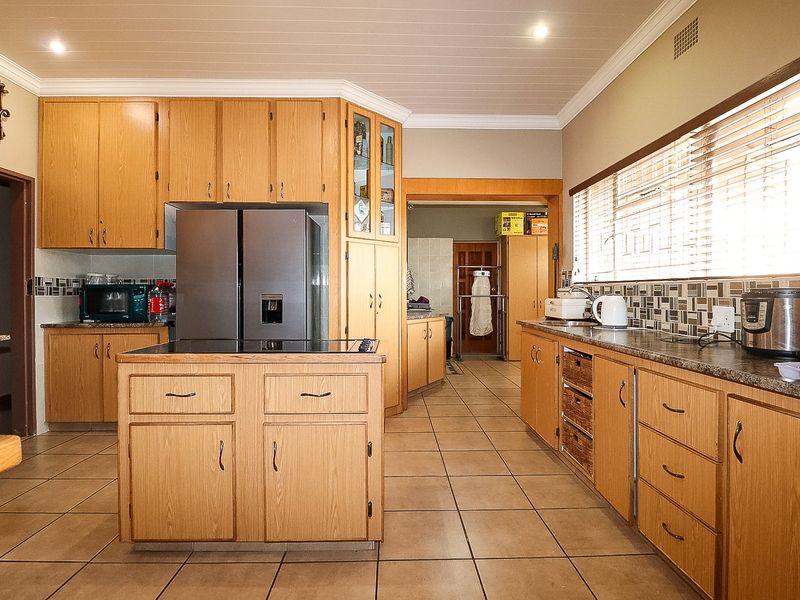 Spacious Family Home with Excellent Accommodation for Extended Family Living - Photo 4