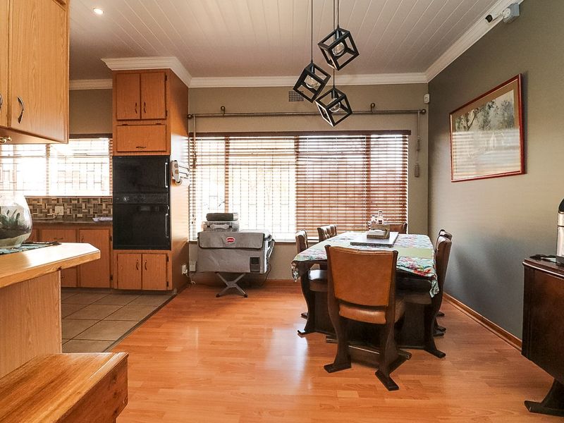 Spacious Family Home with Excellent Accommodation for Extended Family Living - Photo 10