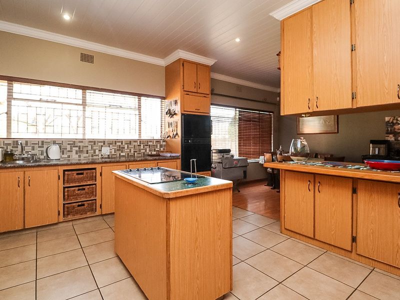 Spacious Family Home with Excellent Accommodation for Extended Family Living - Photo 7