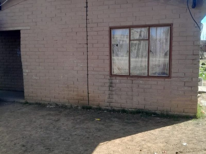 T Section 4 Room House For sale - Photo 2