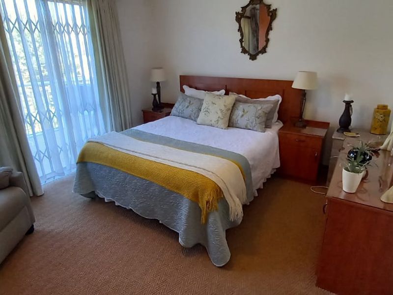 Neat as a pin, beautifully maintained and ready to move in! This charming freestanding home offers the perfect blend of comfortable family living, effortless entertaining and a relaxed holiday lifestyle. - Photo 10