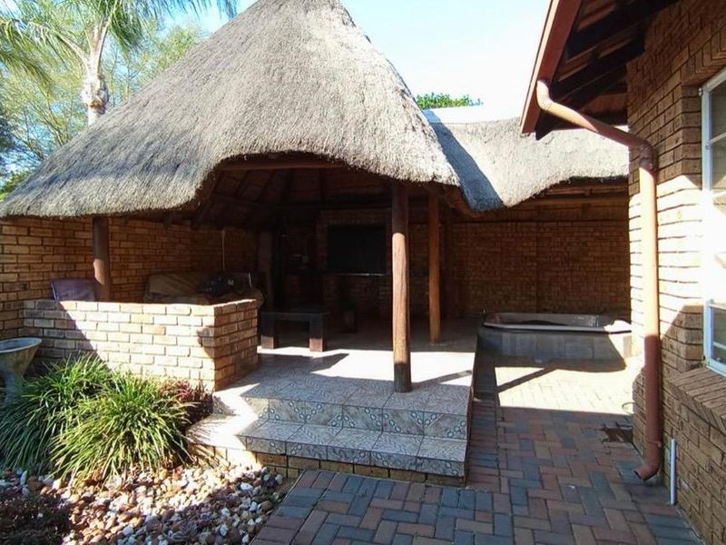Elegant 3-Bedroom house with Jacuzzi & Entertainer’s Lapa - Photo 3