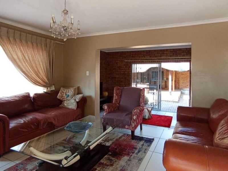 Elegant 3-Bedroom house with Jacuzzi & Entertainer’s Lapa - Photo 4