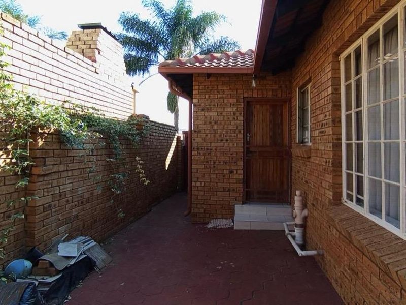 Elegant 3-Bedroom house with Jacuzzi & Entertainer’s Lapa - Photo 2