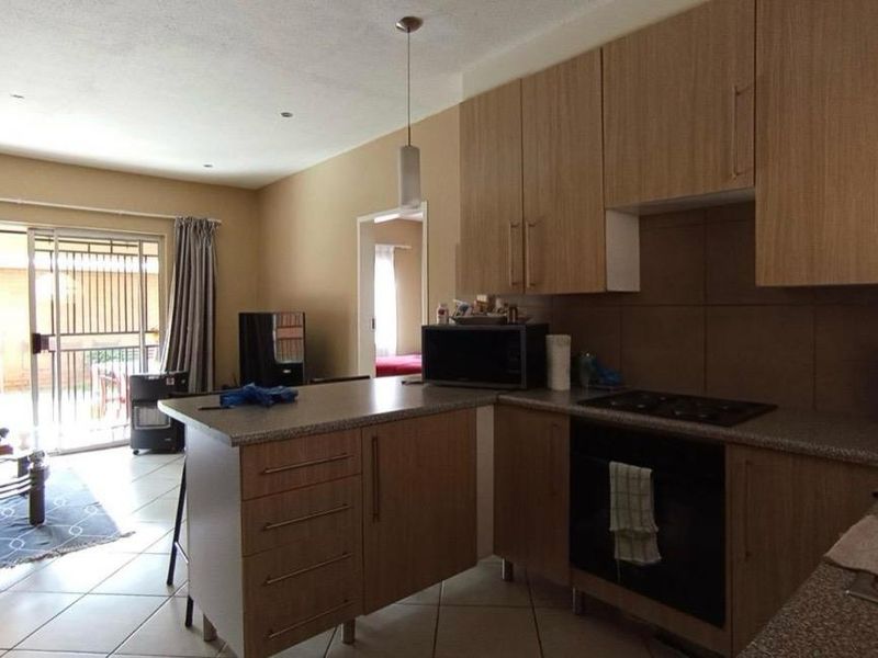 Ground Floor 3-Bedroom Apartment with Double Garage – Priced to Sell at R995,000! - Photo 3