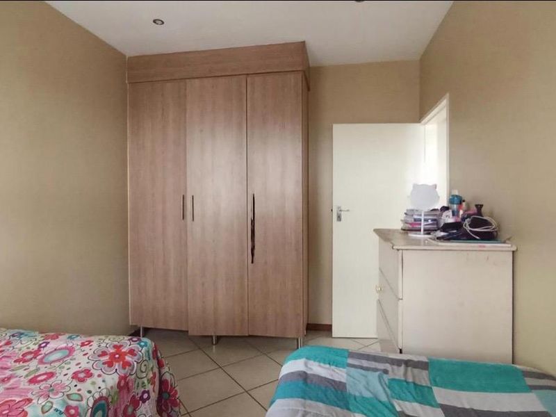 Ground Floor 3-Bedroom Apartment with Double Garage – Priced to Sell at R995,000! - Photo 10