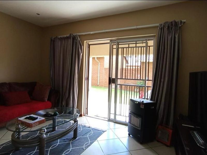 Ground Floor 3-Bedroom Apartment with Double Garage – Priced to Sell at R995,000! - Photo 5
