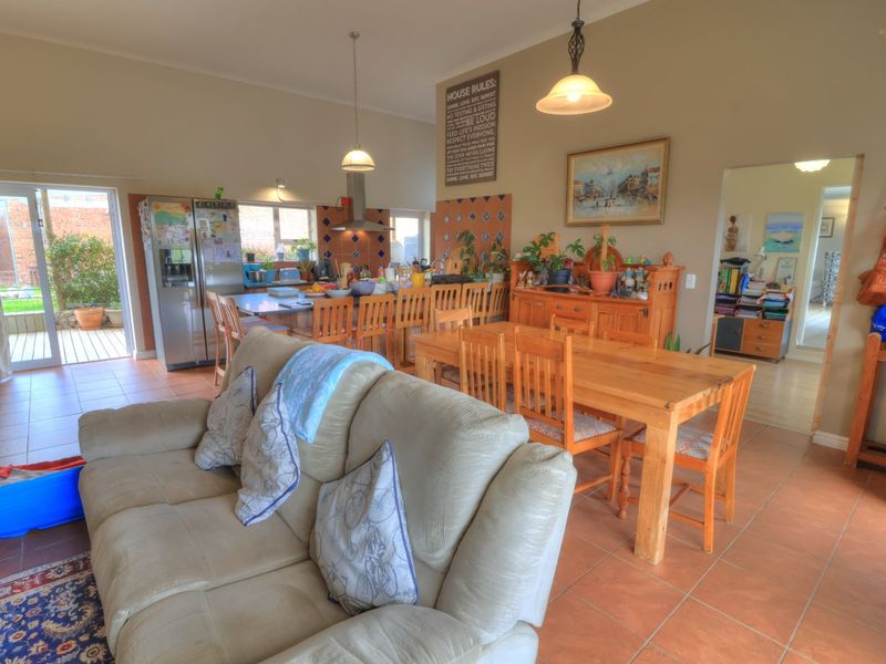 4 Bedroom Coastal Sanctuary - Photo 10
