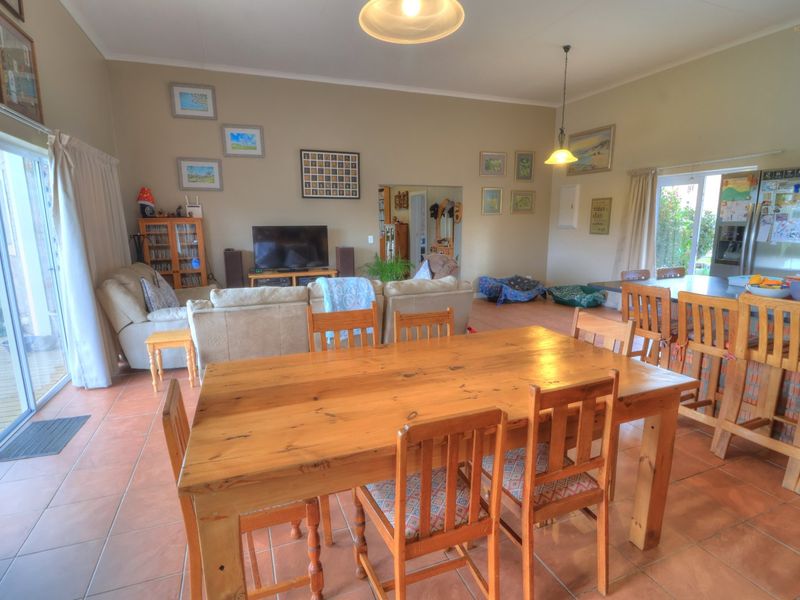 4 Bedroom Coastal Sanctuary - Photo 9