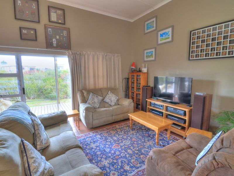 4 Bedroom Coastal Sanctuary - Photo 7
